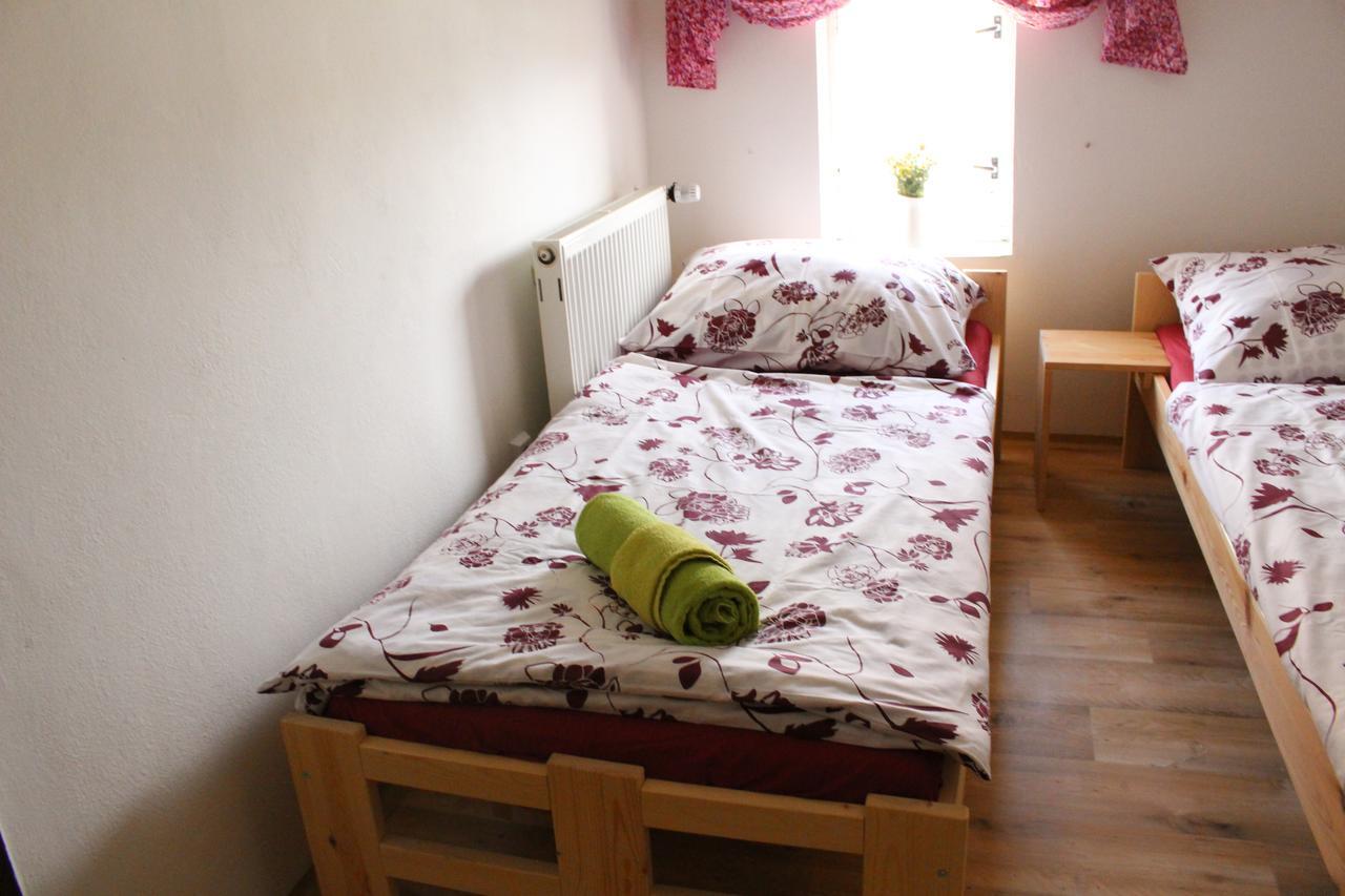 Penzion Bulhary S Vinnym Sklepem Exterior foto