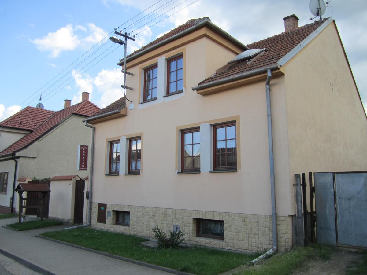 Penzion Bulhary S Vinnym Sklepem Exterior foto